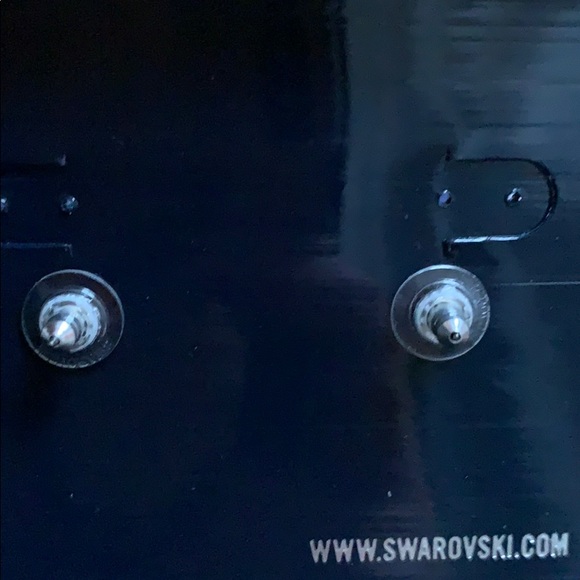 Swarovski crystal halo earrings. Brand new. - Picture 3 of 4